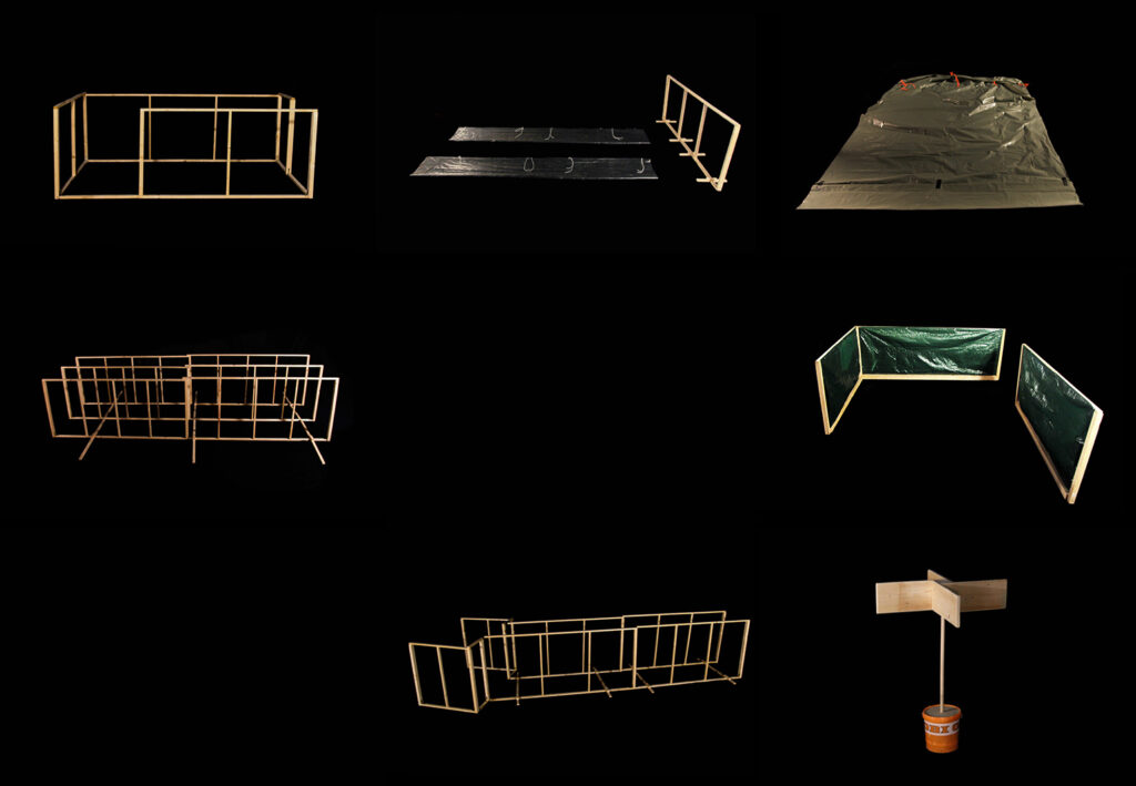 Das Bild zeigt sieben einzelne Skulpturen mit schwarzem Hintergrund. Die Skulpturen bestehen aus Holzgerüsten und Gittern, kombiniert mit Planen.